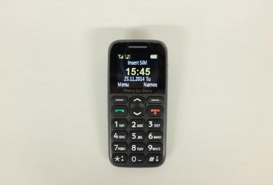 020001858 GSM Primo 215. Eenvoudige mobiele telefoon met oplaadstandaard. Kleurenscherm.