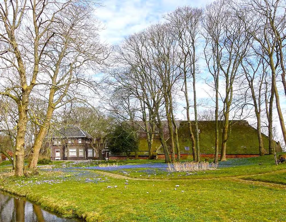 By Gouwenaar (Own work) [CC0], via Wikimedia Commons landschappelijke tuin. De schuur en de bijschuur kregen in 1924 een nieuw voorhuis naar een ontwerp van Egbert Reitsma.