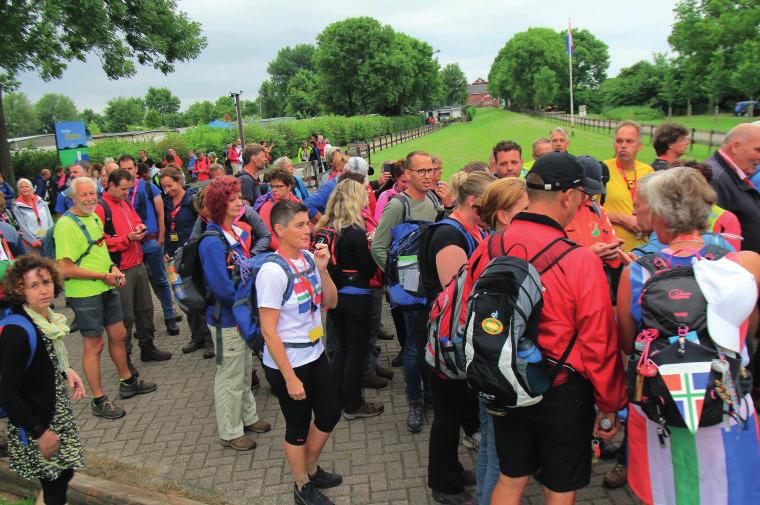 Stichting 40 mijl 2018 Terugblik op de Lauwersmeermars De Lauwersmeermars is een unieke tocht en wordt jaarlijks aangeboden in twee afstanden, 60 kilometer en 45 kilometer.