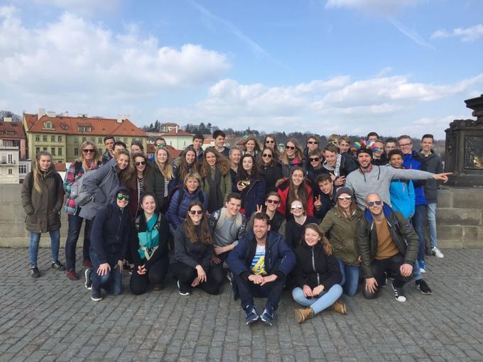 Het is voor de leerlingen een project dat ook een cijfer krijgt en aansluit op de thema s die bij het vak worden behandeld. Kortom, een leuke educatieve uitdaging.