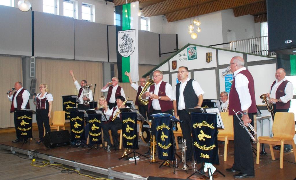 Stříbrňanka kent een bezetting van 14 spelende muzikanten alsmede twee zangeressen en twee zangers. Eén van de zangers is kapelmeester Vojtěch Horký.