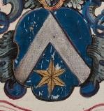 Helmteken: een blauwe en zilveren wrong getopt van een gouden ster. Dekkleden: blauwe en zilver.