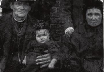 Petrus Nies en Maria Gertrudis Camp omstreeks 1900 met oudste kleindochter Petrus Nies De Broabènjer heeft wat in zijn mars De reis naar het Land van Waas waar de vader van Petrus Nies vanuit