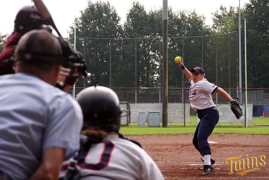 Jaargang 11, nummer 37 Pagina 2 Verlies voor Dames 3, Cheetahs kampioen en Nuenen tweede. ONVERDIENDE NEDERLAAG DAMES 3 TEGEN MULO.