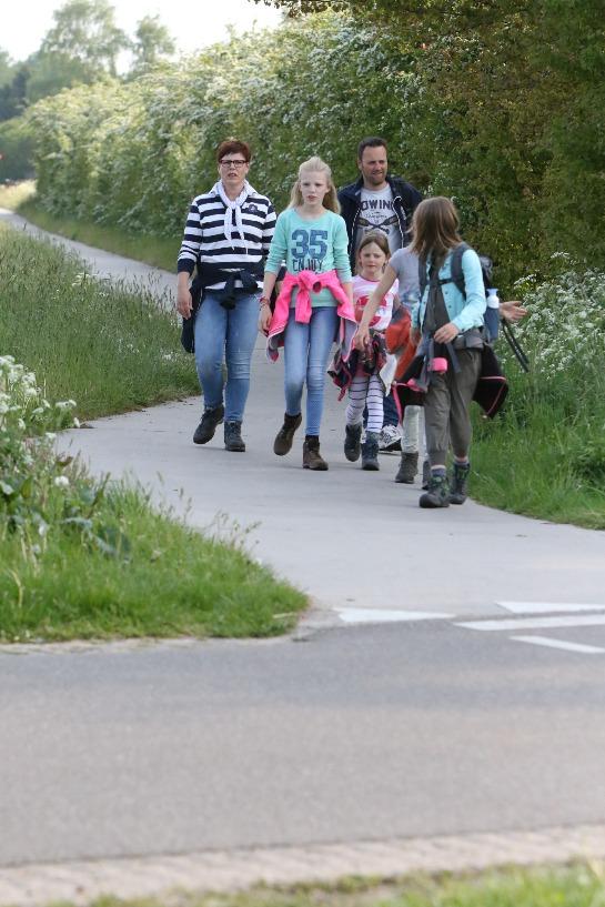 Woensdag Woensdag Route 03 km Start Skeelerhuus 1. Vanaf de bomenlaan naar 1e Hoornerveenseweg 2. LA 1e Hoornerveenseweg 3. LA Kommerseweg 4. RA Kamperzijweg 5. LA Beeklandseweg 6. RD 4-sprong LET OP!