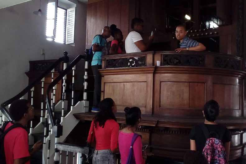 Erfgoed STUDENTEN VAN DE ANTON KOM UNIVERSITEIT BIJ HET ORGEL IN DE CENTRUMKERK. te vergroten werken culturele en erfgoedorganisaties aan de oprichting van de Vereniging Klinkend Erfgoed Suriname.