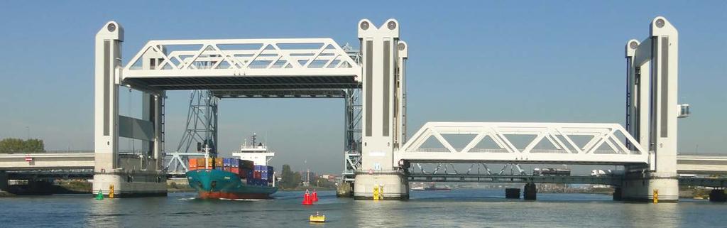 Foto: Port of Rotterdam 1.17 Oude Maas Nieuwe Maas Nieuwe Waterweg Waar: Rotterdam, Hartelkanaal, Oude Maas, Voornse Sluis.