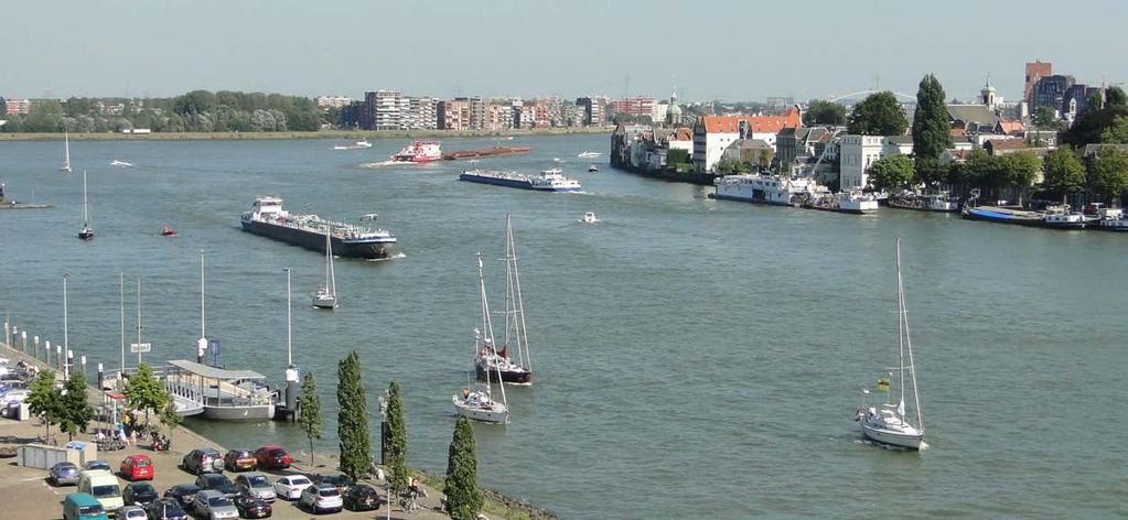 Foto: Marius van den Ouden 1.19 Drechtsteden Waar: gebied rond Dordrecht, Zwijndrecht en Papendrecht. Bij het Drechtstedengebied zijn twee zeer drukke en complexe scheepvaartknooppunten.