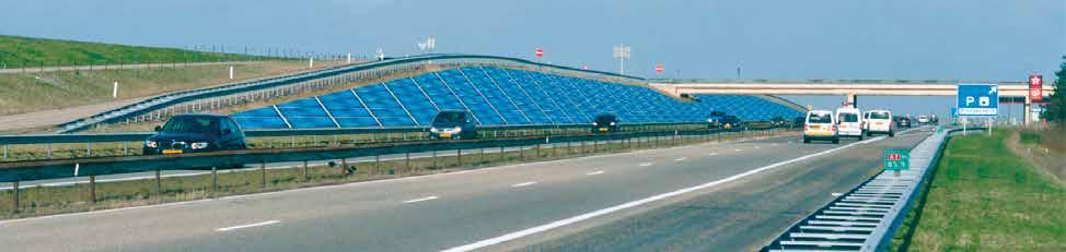 In de versterking van de Afsluitdijk wordt ter hoogte van de werkhaven de bekleding van het boventalud over de volledige helling doorgezet en loopt het fietspad omlaag naar de rand van de werkhaven,