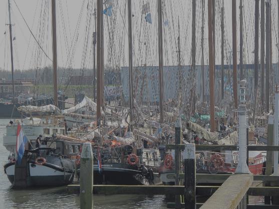 Haveninventarisatie 2015 15 Den Oever 8,7 Algemeen Naam van de kade Noorderhaven, Visserijhaven en Waddenhaven Capaciteit 21 Afstand naar het centrum 200-400 m Bewaakt parkeren mogelijk nee Wifi nee