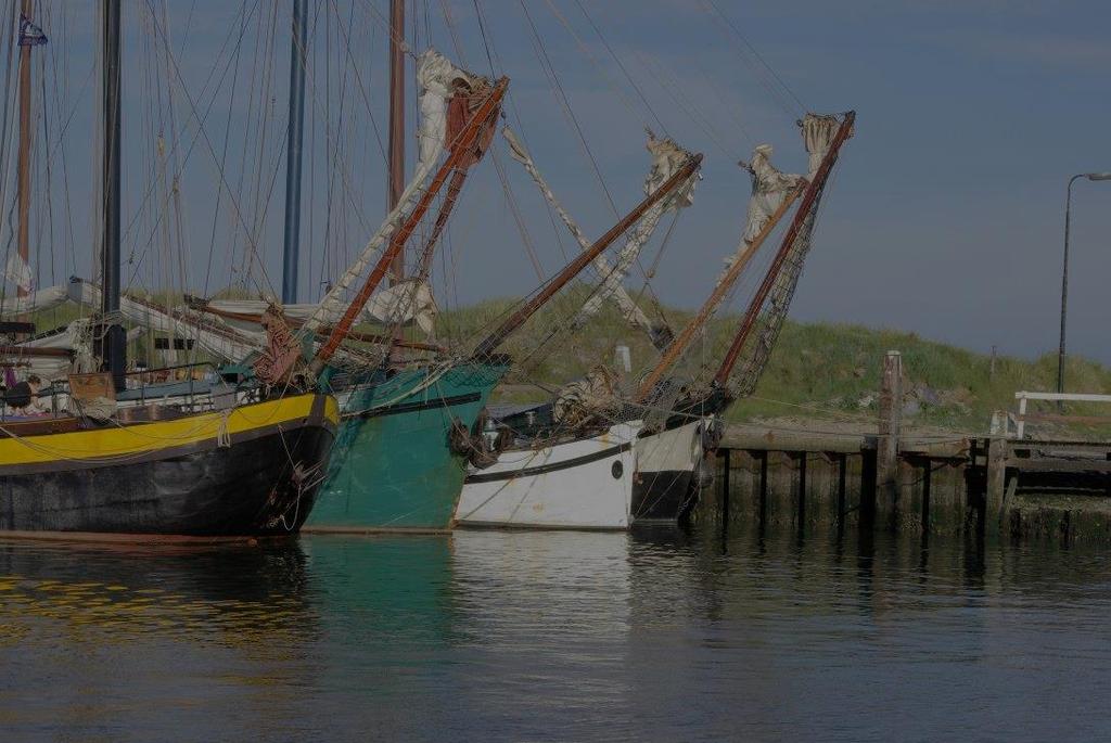 Haveninventarisatie 2015 40 Vlieland 6 Algemeen Naam van de kade Werkhaven Capaciteit 20 Afstand naar het centrum 10 minuten Lang parkeren mogelijk nvt Bewaakt parkeren mogelijk nvt Wifi gratis De