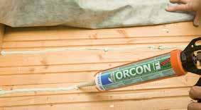 4 Aansluiting op ruw gezaagd hout Voor aansluitingen op ruw gezaagde spanten of gordingen ORCON F met een ca. 5 mm dikke lijmrups opbrengen (bij ruwe ondergronden evt. meer), indien mogelijk.