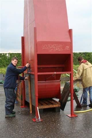 The idea was to make a mobile box or carrier to store water, fill this box continuously with a required discharge q and empty this box at certain times in such a way that it simulates the overtopping