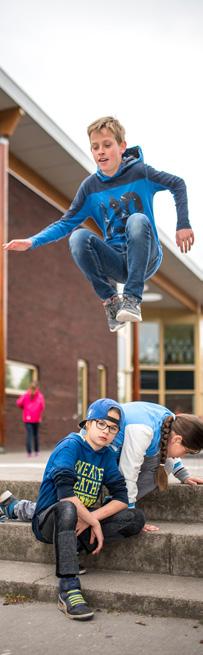 Schooltijden Maandag Dinsdag Woensdag Donderdag Vrijdag.0 uur -. uur.0 uur -. uur.0 uur -.0 uur.0 uur -. uur.0 uur -. uur * De groepen t/m zijn (ten opzichte van de andere groepen) ongeveer dagen extra vrij verspreid over het schooljaar.