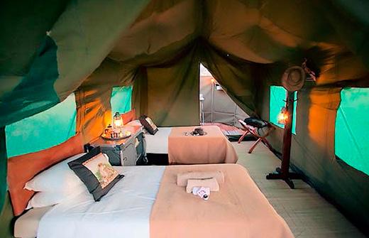 OVERNACHTINGEN: Nacht 5, 6 & 7: FOREVER AFRICAN SAFARIS MOBILE SAFARI CAMP Ligging: Privaat semi-permanent tentenkamp gelegen diep in het