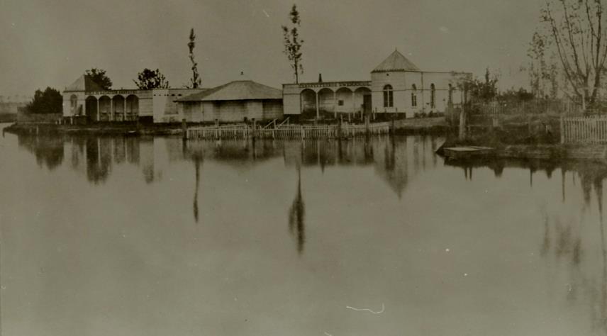 De houten brug was in 1948 reeds in zeer slechte staat en werd dan herstelt.