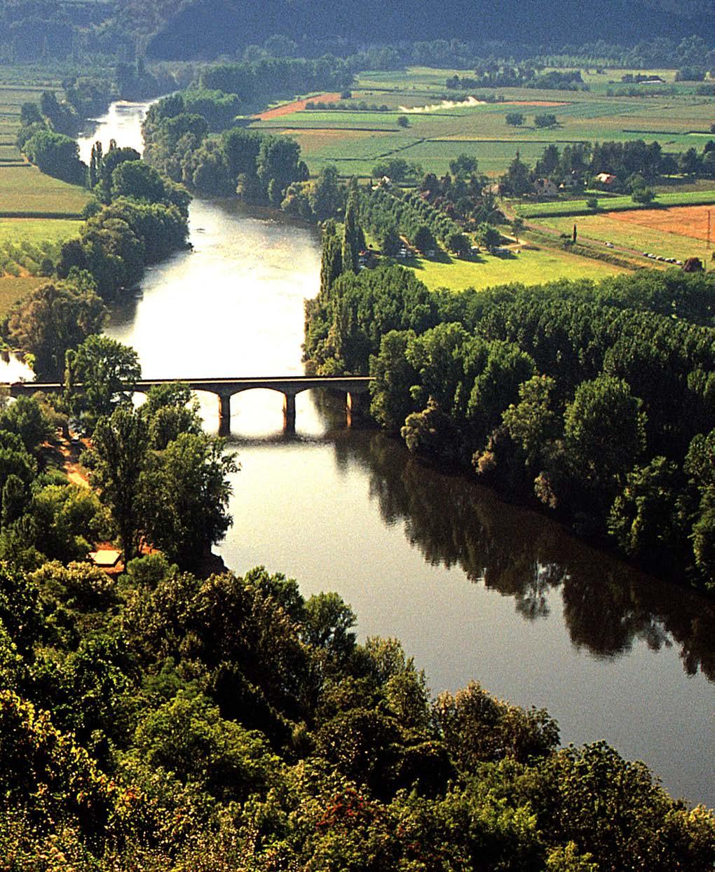 De omgeving schatkamer van cultuur Waarschijnlijk is er geen andere rivier in Frankrijk die door zo n gevarieerd landschap en langs zo n verscheidenheid aan geologische formaties stroomt als de