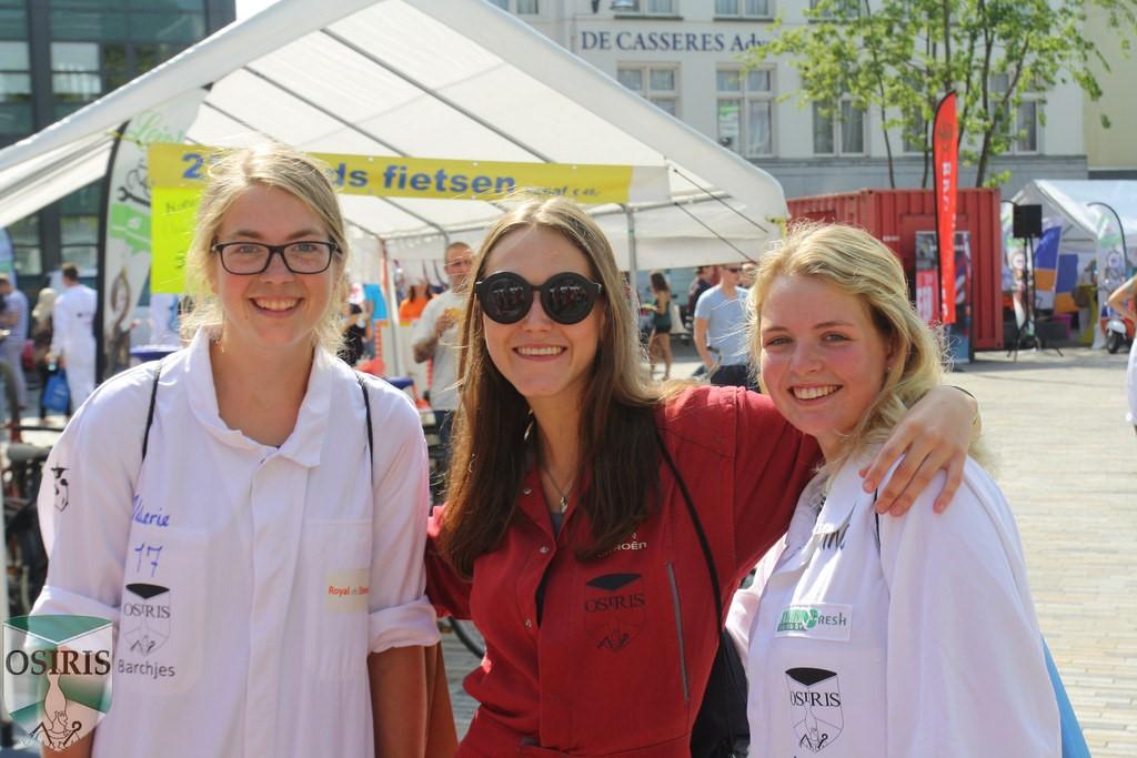 Mijn beste herinnering? Het dansen op de tafels in de tent op de meest geweldige slechte liedjes, waarvoor zelfs je vader zich eigenlijk zou schamen. Niek van de Ven vertelt: Mijn introweek?