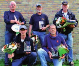 Helaas ontbreekt Jan Bousma (brons) op de foto. 6 kg gevangen. Sake van der Meer (4.467 gram/ HSV de Rietvoorn) en Edwin van Duinen (2.537 gram/hsv Leeuwarden) maakten de top 5 compleet.