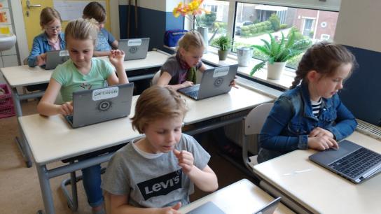 De kinderen vonden het super! Aankomende periode zullen wij hier nog vaker mee aan de slag gaan, tijdens de lessen (als ondersteuning) en op vrije momenten. A.s. dinsdag is de allerlaatste repetitie voordat het grote blazersconcert zal plaatsvinden (woensdagavond).