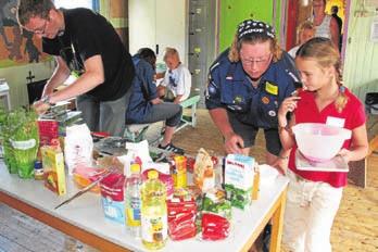 Na de menukaart werd een boodschappenlijst gemaakt voor de volgende dag waarbij de kinderen er snel bij