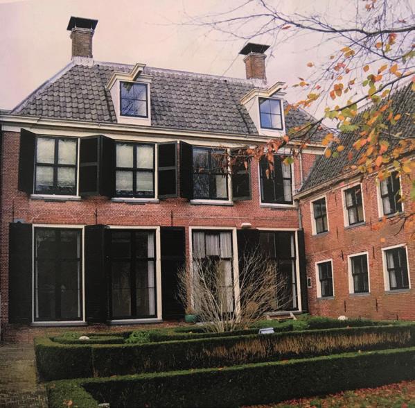 8 9 erachter en een uitbreiding aan de woning in Amsterdamse School stijl. De herkenbaarheid van het oorspronkelijk agrarische gebruik is vrijwel onaangetast.