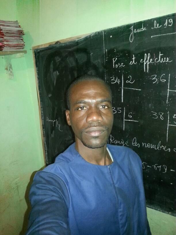 De Senegalees M Bodj is een van de onderwijzers die