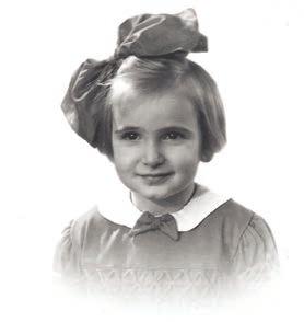 De foto van Edith uit het dossier EU.. (Oorlogsarchief Nederlandse Rode Kruis) De foto van Edith met de mooie grote strik was bij de brief gevoegd.
