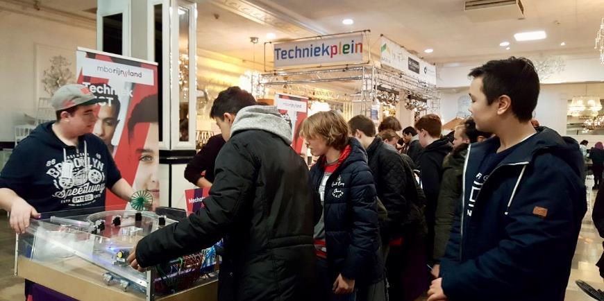 nemen tussen 13:00 en 16:00 uur bij verschillende beroepen en