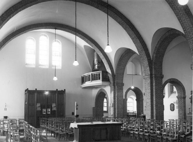 ICONOGRAFIE A) Er bestaan foto's van de oude kapel, vóór de Eerste Wereldoorlog; hieronder bevinden zich echter geen