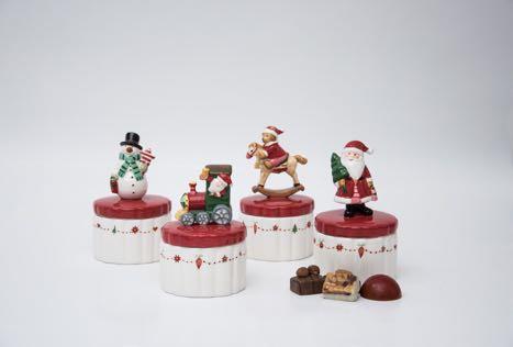 Luxe bonbonbox met sneeuwbol afbeelding gevuld met 250 gram bonbons