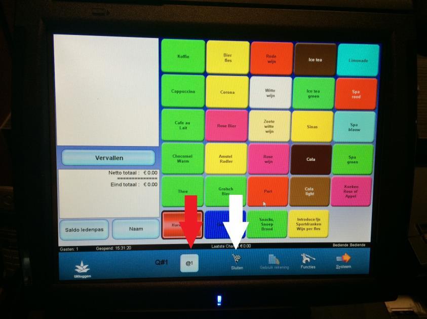 6. Vervolgens zie je het onderstaande scherm. Elke knop geeft precies aan wat het betekend. Sla de bestelling gaan door op de juiste consumptie te klikken. D.M.V. de rode, blauwe, groene en gele vlak onderin het scherm kun je naar de verschillende consumpties zoals dranken, snoep, broodjes.