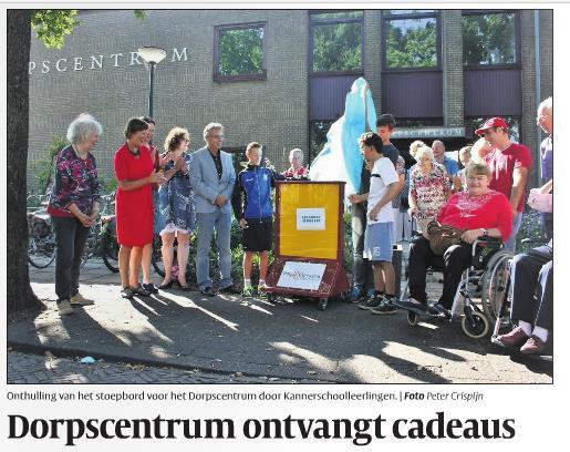 Krantartikel Oegstgeester Courant: Dorpsctrum ontvangt cadeaus (14-9-16) Klik op de afbeelding om het hele krantartikel te lez.