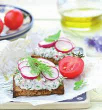 Dek af met een half mediterraan broodje en rooster ongeveer 2-3 minuten in de toaster.