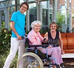 Het regionaal dienstencentrum De laatste jaren wordt steeds meer aandacht besteed aan de opvang en verzorging van ouderen, zieken en personen met een handicap in hun vertrouwde thuismilieu.