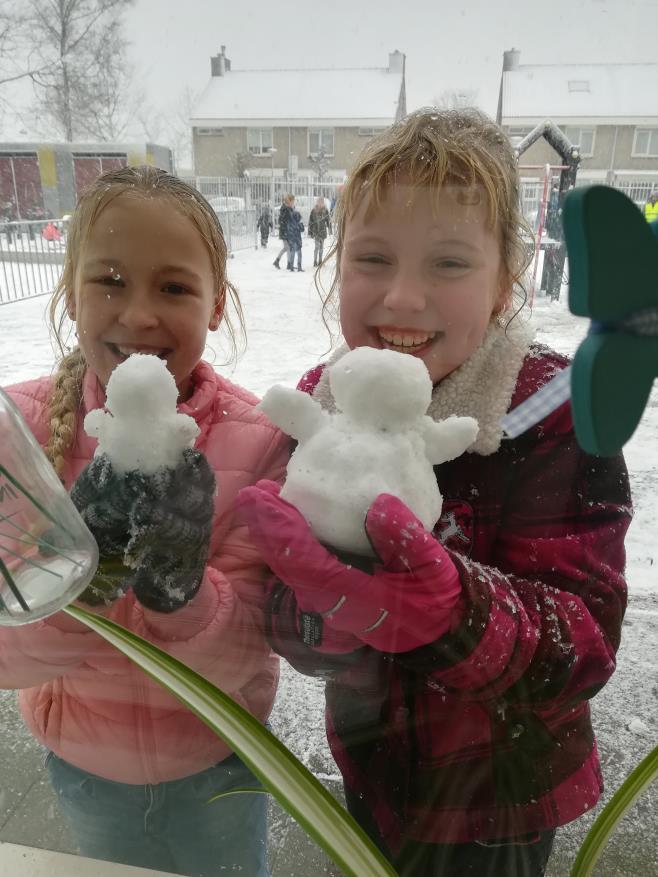 En dan hadden we op maandag en dinsdag nog een flink pak sneeuw. Superleuk! En nu is de rust weergekeerd. Heerlijk!