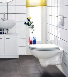 VOOR: Conventionele wc, hangmodel, in een huurdersbadkamer NA: Frisse uitstraling, dankzij Geberit AquaClean Sela, hangmodel met designplaat