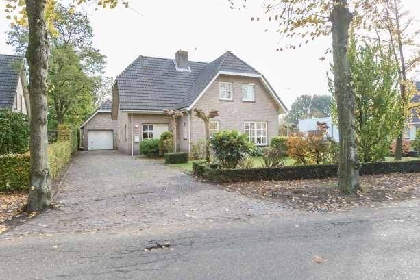 INFORMATIE VAN HET PAND BOVENSTRAAT 39B HOEVEN Object Vraagprijs : vrijstaande woning met vrijstaande garage op kleinschalig bedrijventerrein. : 449.000,= k.k. Bouwjaar : ca.