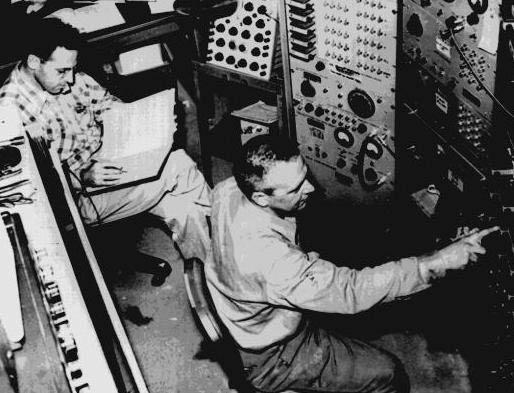 1956: C.Cowan en F.Reines ontdekken neutrino Reactie van W.Pauli: Thanks for the message.