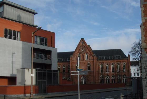 Tussen 1893 en 1906 bood het gebouw ook onderkomen aan de kliniek Neus-Keel-en Oorziekten v/d Gentse universiteit.