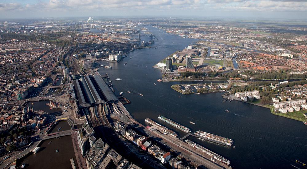 Foto: Foto video Honing Heemskerk De totale toegevoegde waarde van de NZKG-havens bedroeg 6,8 miljard euro in 2016, waarvan 4,15 miljard euro direct aan de zeehavens was gerelateerd en 2,65 miljard