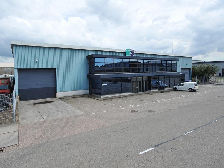 Zaandam Gerrit Bolkade 15-17 3 grote bedrijfshallen 3 large scale warehouses vanaf circa 3.600 m² as from approx.