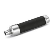 0 De innovatieve door Kärcher gepatenteerde scrambler wordt gemonteerd tussen het spuitpistool en de straalsproeier en breekt de 3 mm grote droogijspellets op in fijne deeltjes.