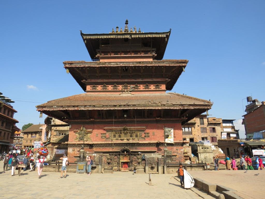 Gouden Tempel, het meest bekende klooster van de stad, of aan het Patan Museum. In het museum vind je collecties van Aziatische religieuze kunstwerken.