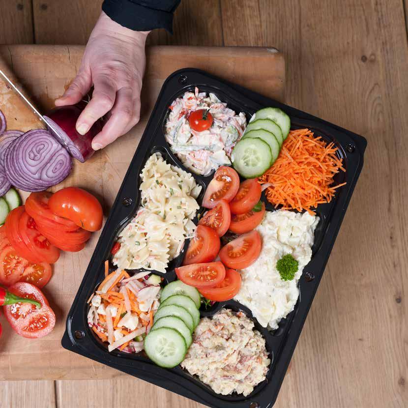 Groenteschotel per 2 pers Diverse rauwkostbereidingen, aardappel- en pastasalade, op