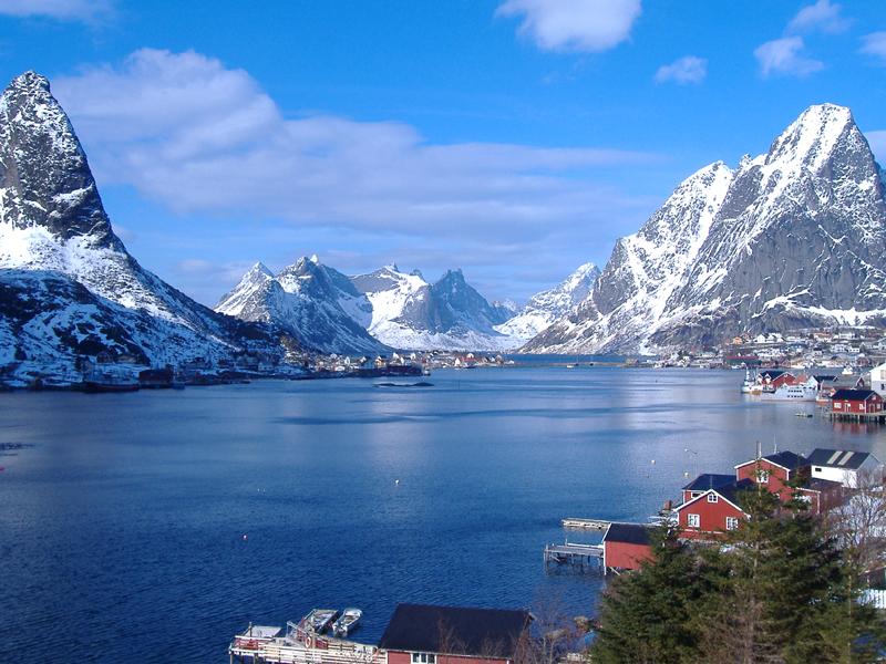 ½s werelds mooiste zeereis met Hurtigruten; de 4 seizoenen In tegenstelling tot Nederland kent Noorwegen nog vier echte jaargetijden welke die