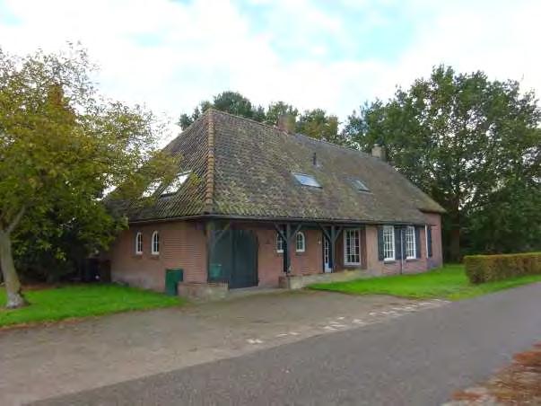 Prachtige vrijstaande woning met inpandige garage en vrijstaande berging/stal Gelegen op een mooi en zeer vrij gelegen perceel in het groenrijke buitengebied van Chaam met bijzonder weidse uitzichten.