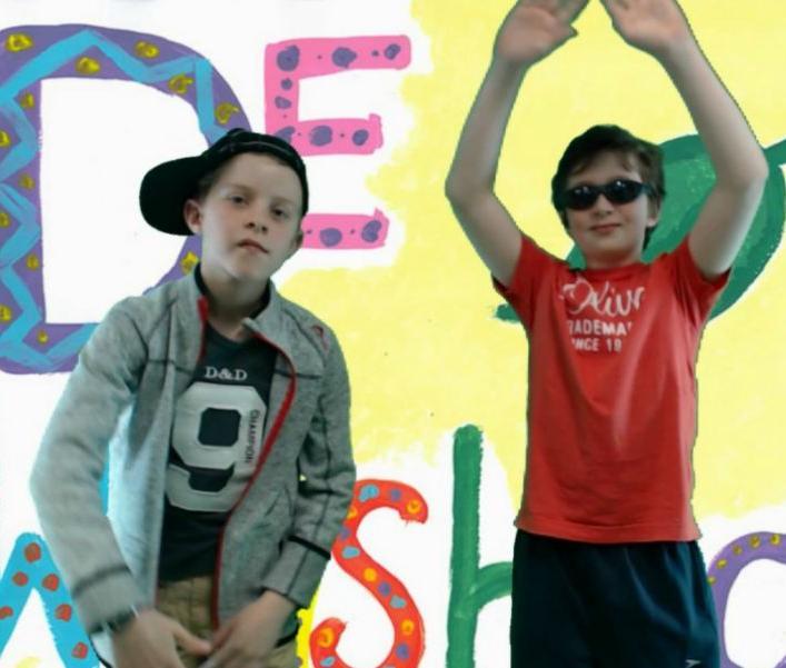 MUZIEK: 2 DE GRAAD Een rap maken https://www.youtube.com/watch?v=pohicvu_ika De kinderen van het derde leerjaar maken in het kader van een taalproject een rap over het thema pesten.