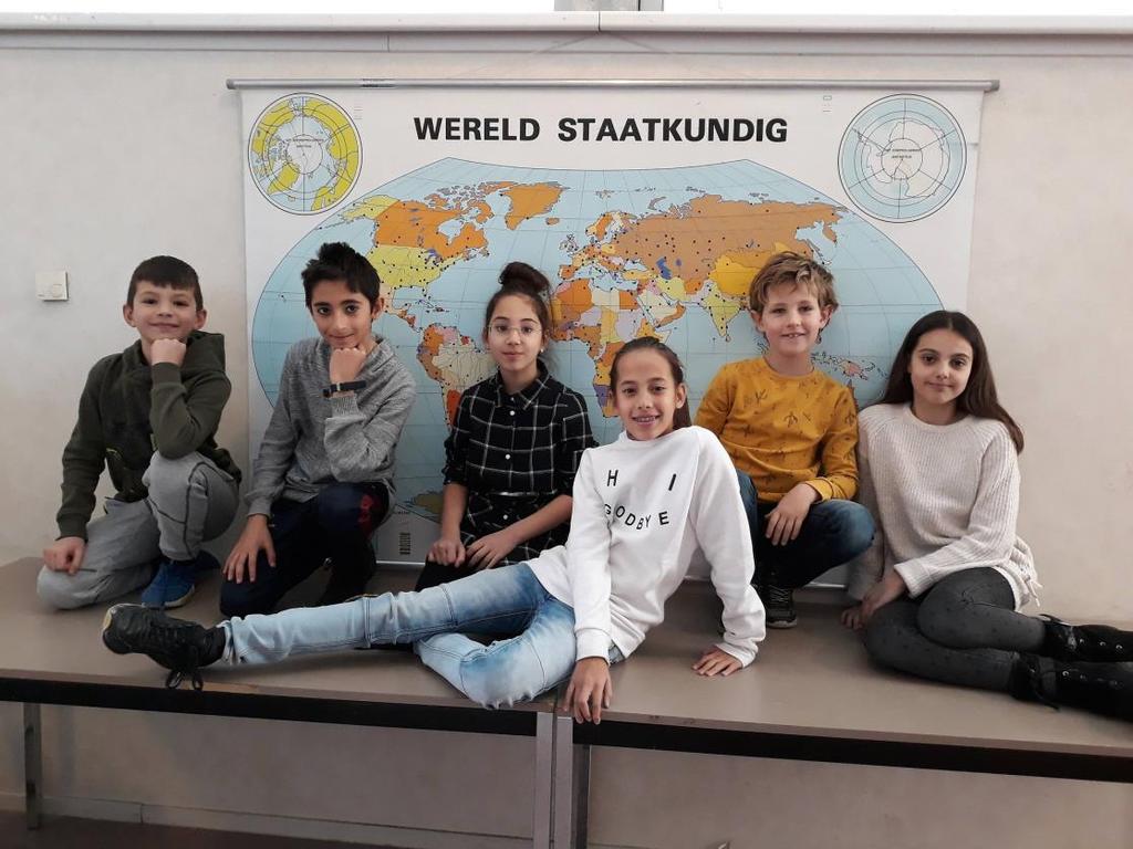 Leerlingenraad Joehoe! Vol trots presenteer ik jullie de nieuwe leerlingenraad voor dit schooljaar: Yara, Julia, Furkan, Meyra, Emir en Finn.