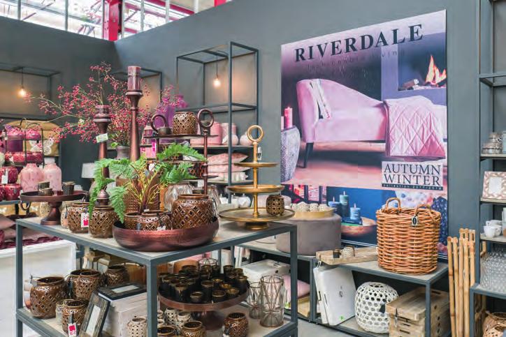 De winkel 11 Presenteren manier ordenen en laten zien met als doel de klant te verleiden. Etaleren kan verschillen per soort winkel, maar is voor elke winkel belangrijk.